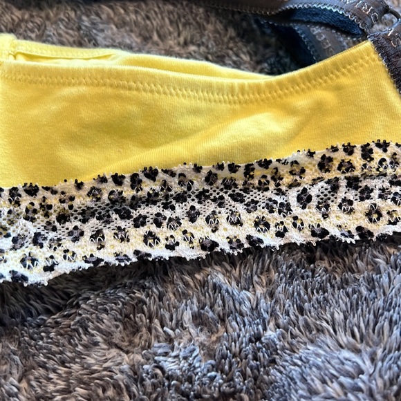 Victoria’s Secret yellow wire bra - Picture 2 of 4